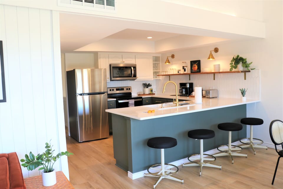 Bar + Kitchen