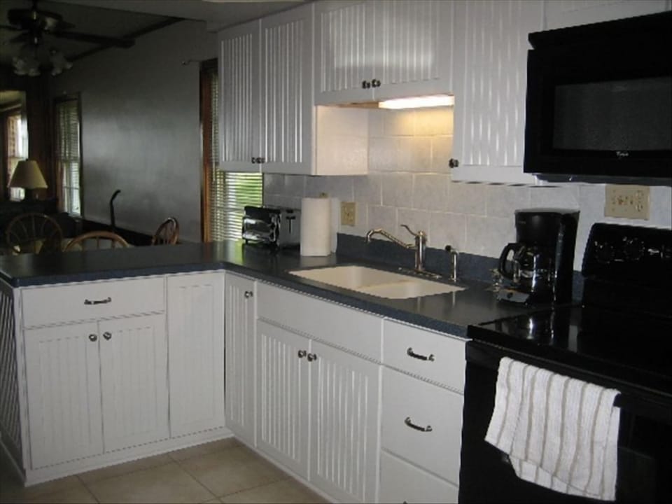 Modern, fully equipped kitchen