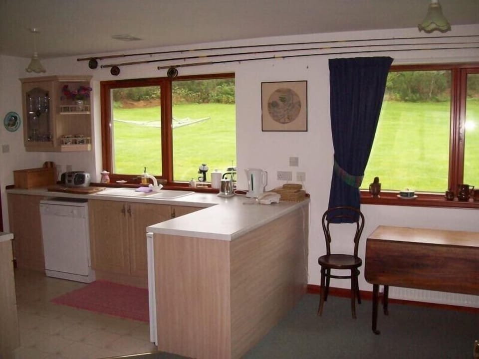 The kitchen and breakfast room