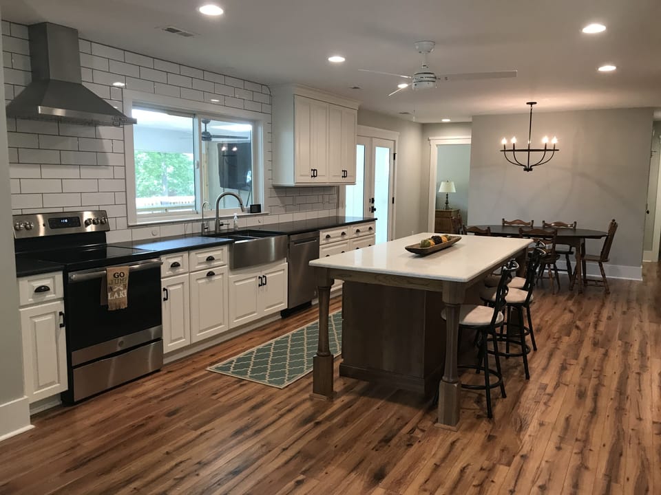Spacious and well-stocked kitchen with seating for 4 at the island.