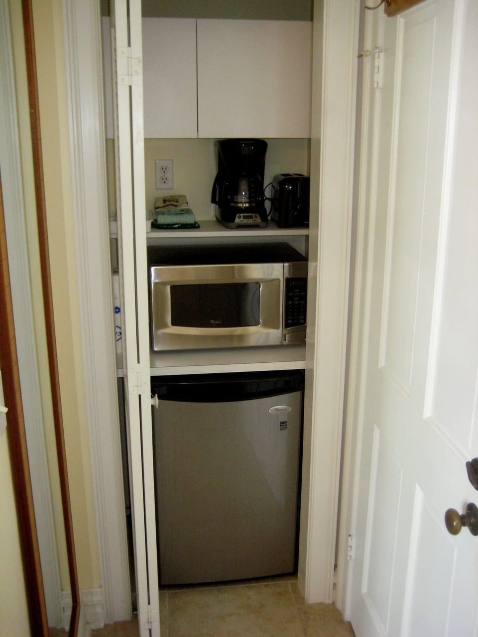 Refrigerator, Microwave, Coffee maker available