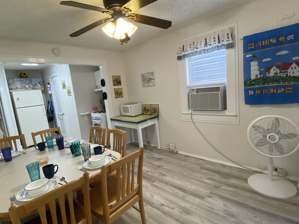 Dining room, AC