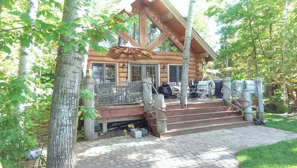 Large deck/patio for dining, gas/charcoal grills