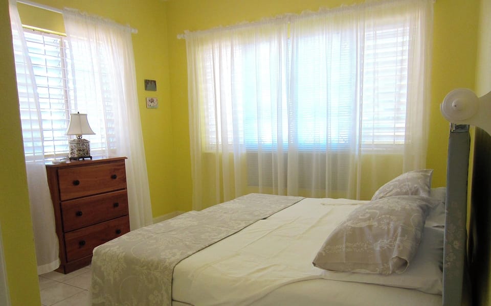 Sanora's Bedroom two - double or 2-twins 