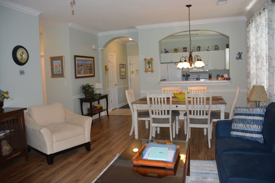 Living/Dining Area
