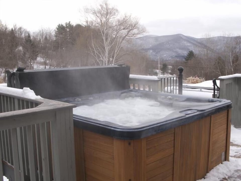 Hot Tub in Winter!
