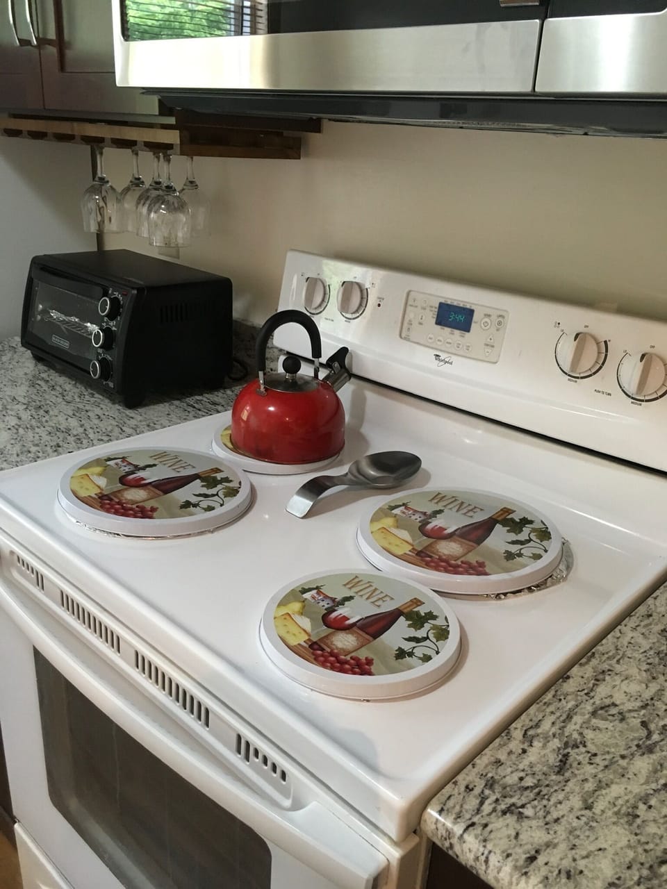 Stove and oven with pots and pans 