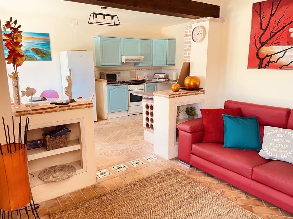 Downstairs kitchen lounge