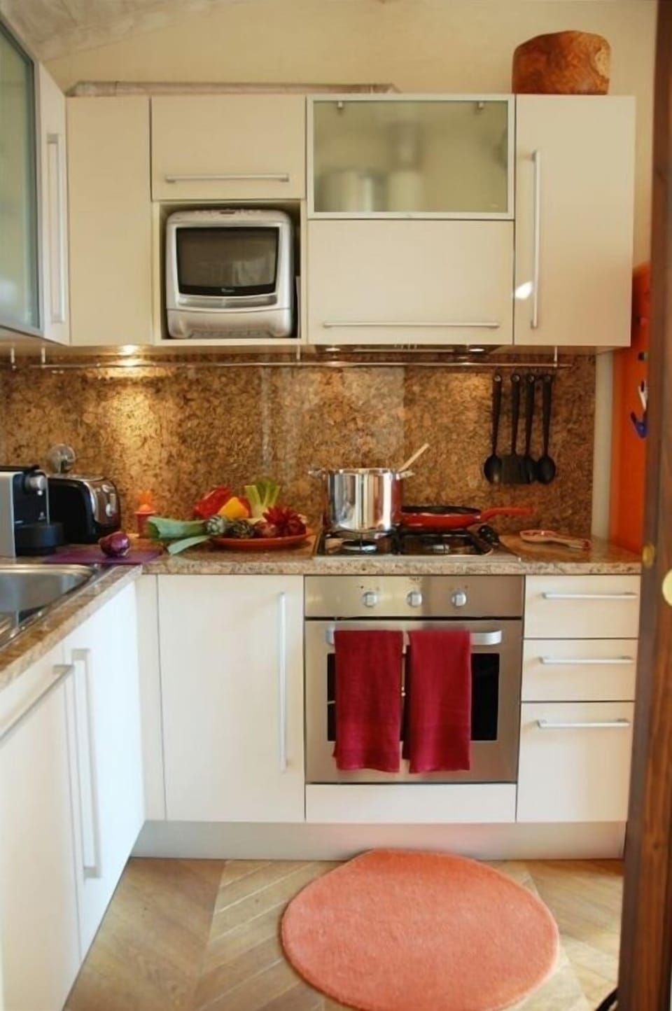 Gourmet kitchen