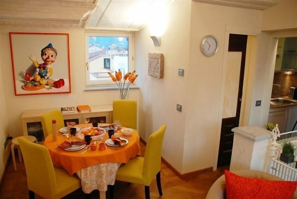 Dining Area and 1/2 bath (Kitchen to right)