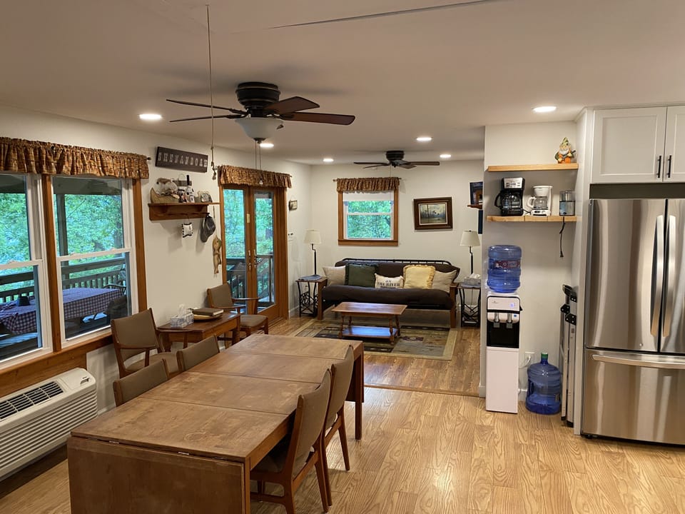 Cold and hot water dispenser and spacious reading area.