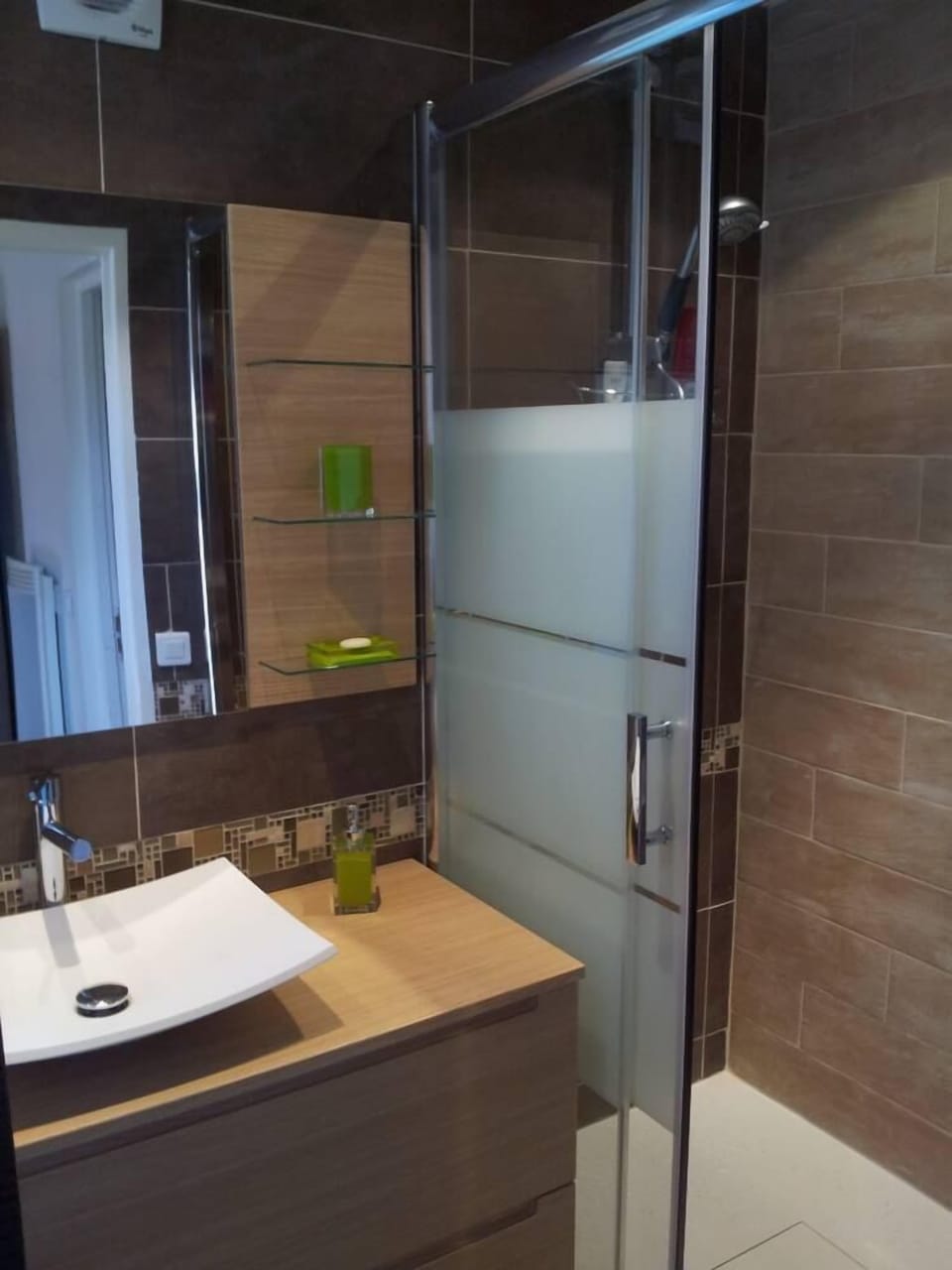 Private shower room