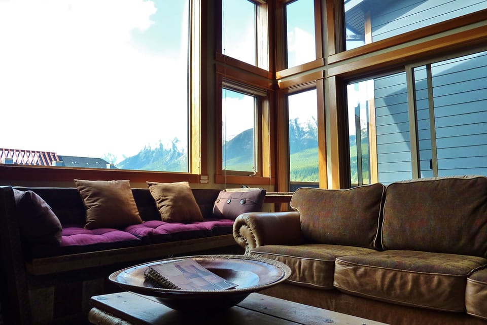 Living room with VIEWS, leather sleeper sofa and barnwood window bench