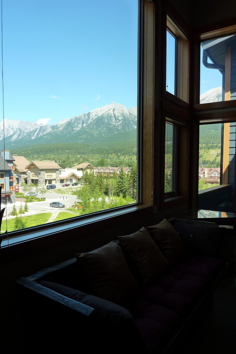 Mountain/town views from walls of glass!