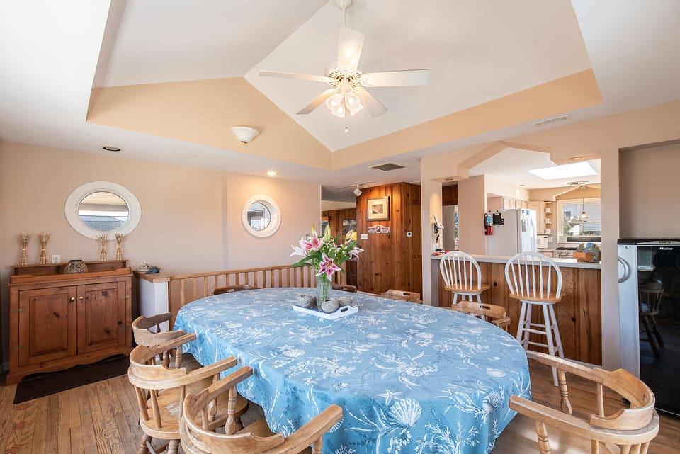Oversized eating table
