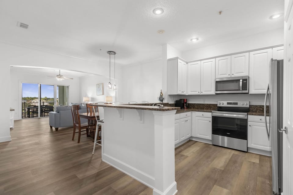 Newly Renovated 4th Floor Condo!