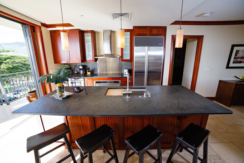 Top-of-the-line Roy Yamaguchi designed kitchen - a dream to cook and be in