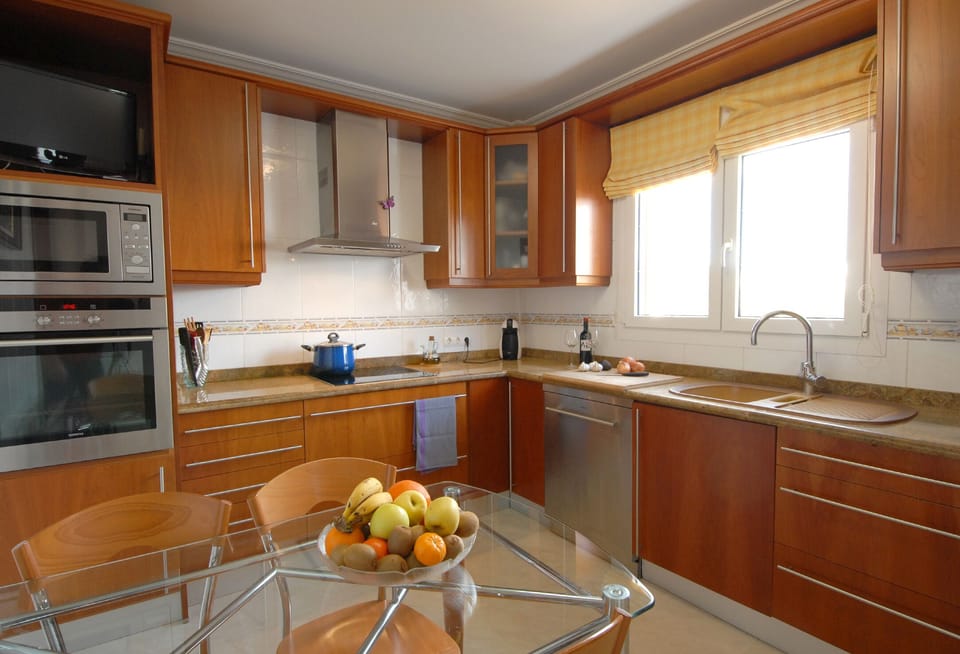 Well-equipped kitchen