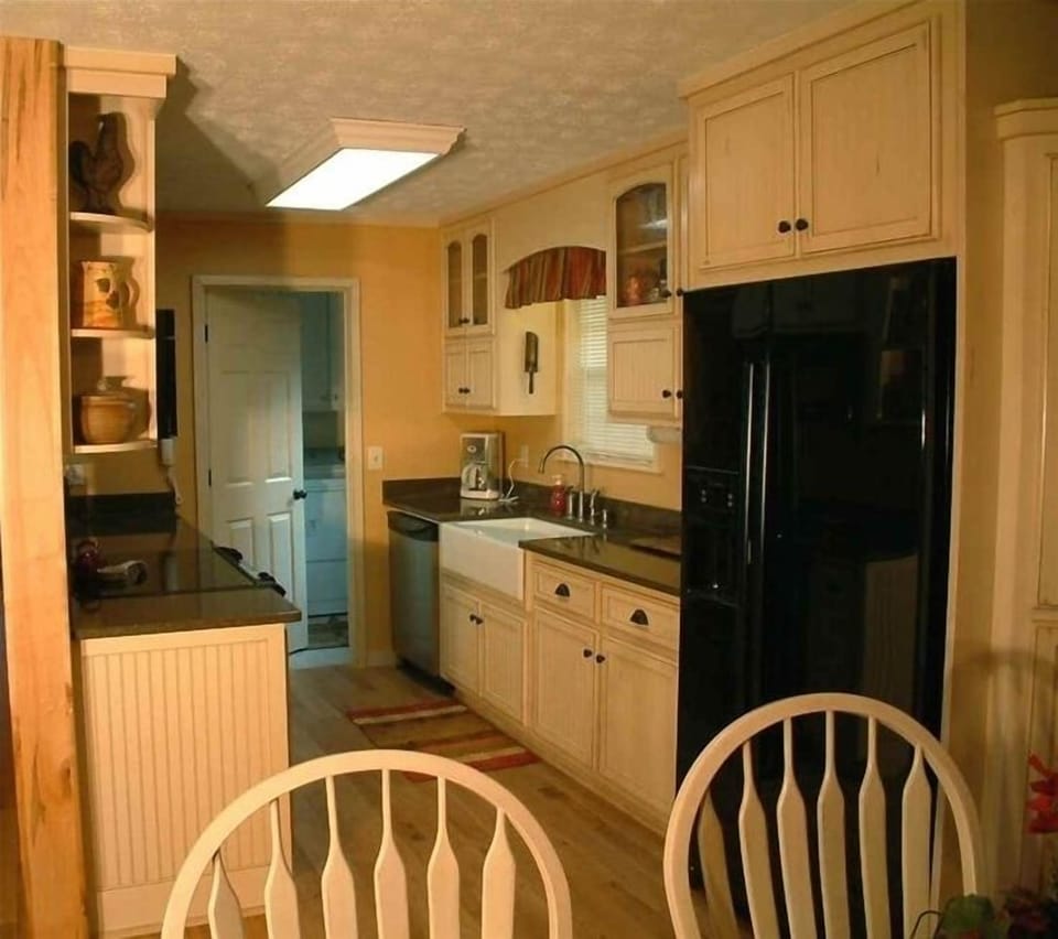 Custom country cottage kitchen cabinets with farm sink, quartz countertop