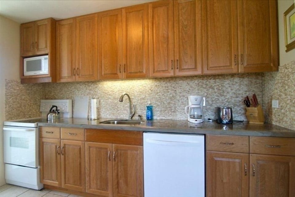 Remodeled kitchen with W/D.
Beautiful Sunsets!