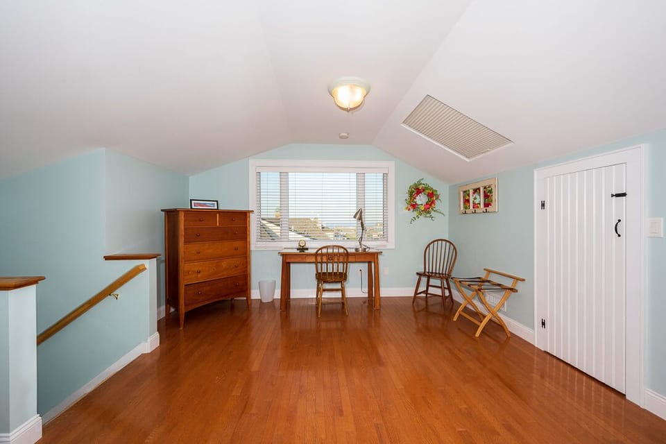 Top floor bedroom -MB