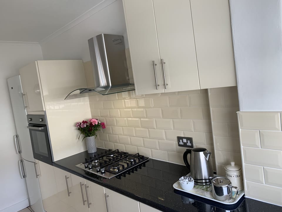 Fully fitted kitchen