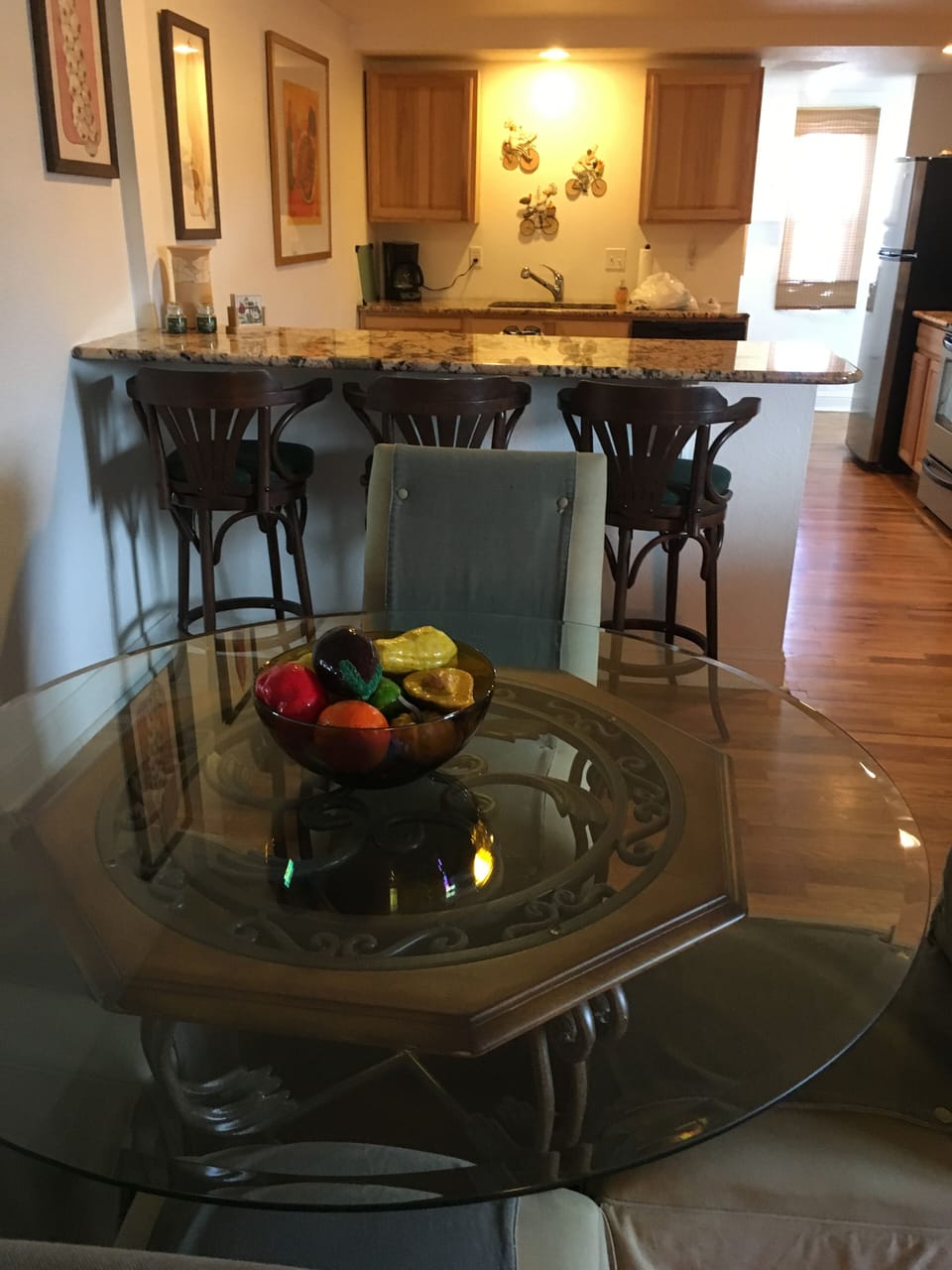 Breakfast granite counters seats 3