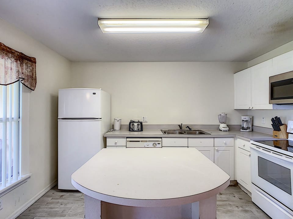 fully equipped kitchen