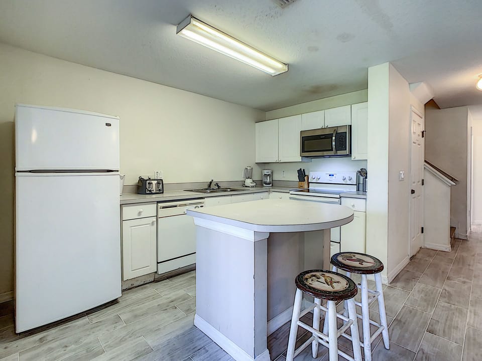 fully equipped kitchen