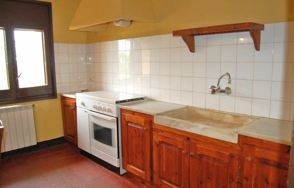 Spanish kitchen with modern facilities such as dishwasher and microoven