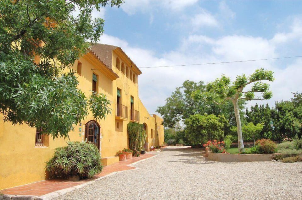 The 450m2 large holiday home can be traced back to the architect Gaudís family