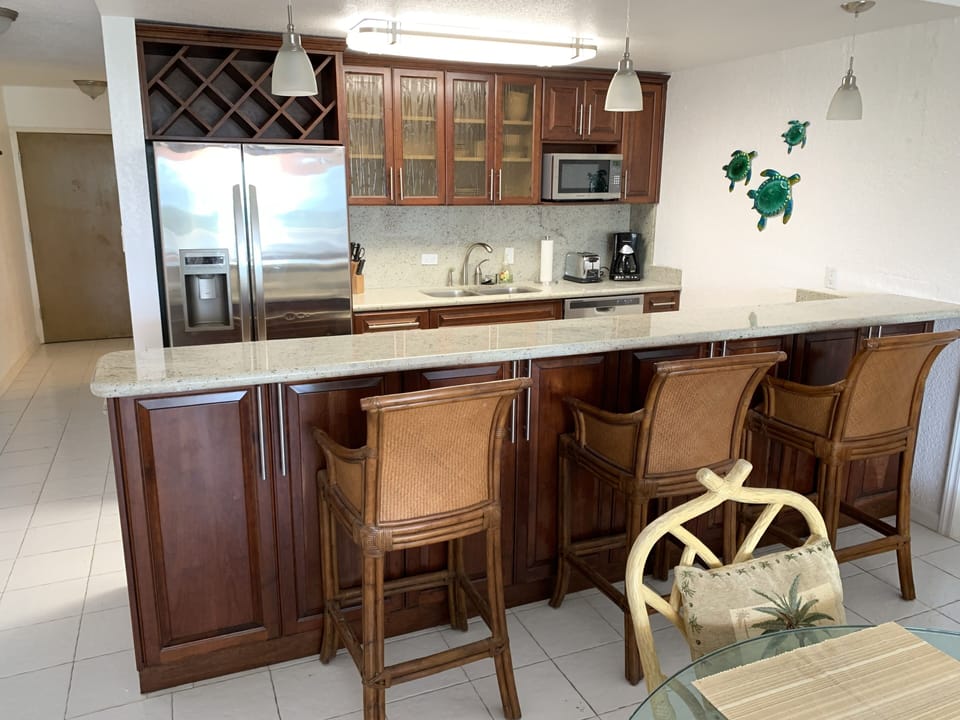 Full Kitchen with granite counter tops