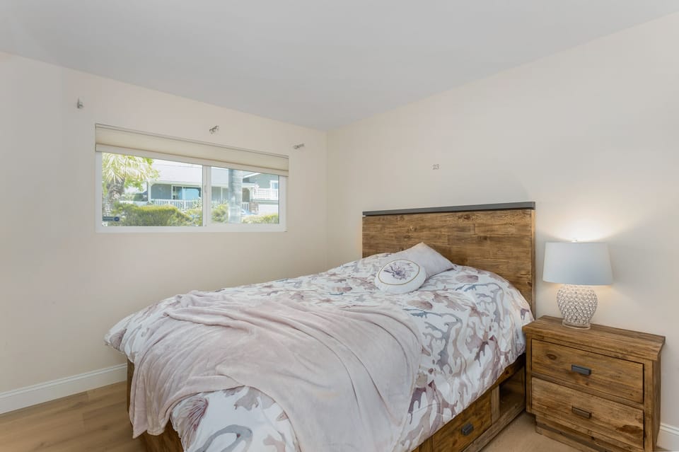 second bedroom with queen bed