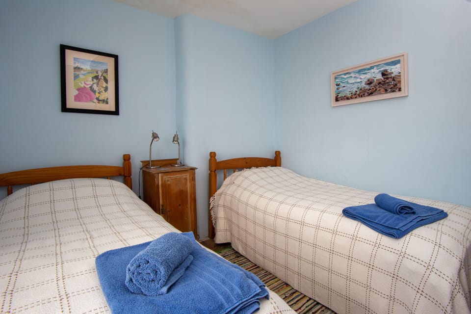 Twin bedroom