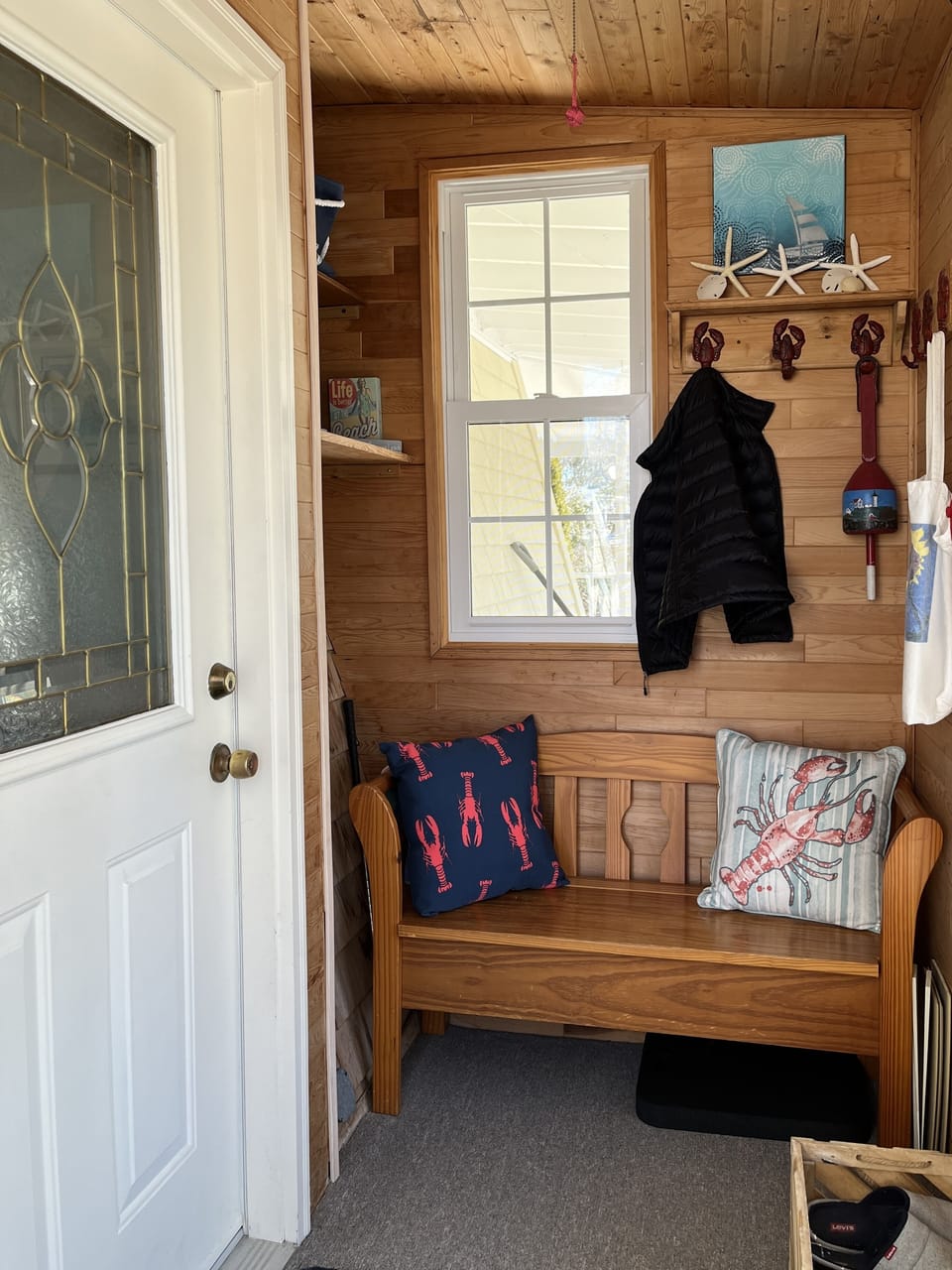 Enclosed entryway to front door.