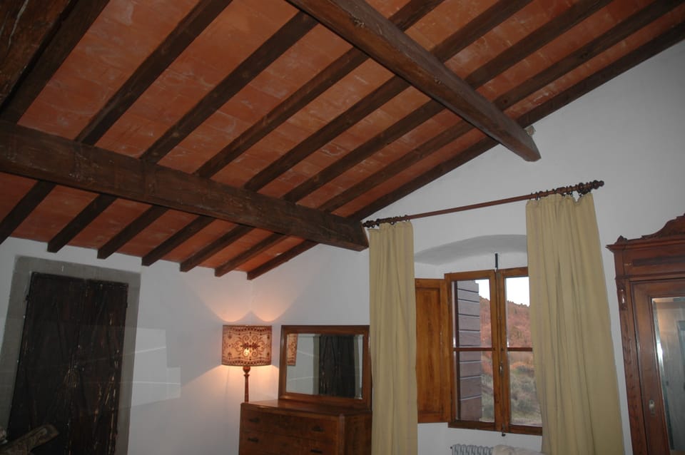 Caterina bedroom's oak beamed cieling