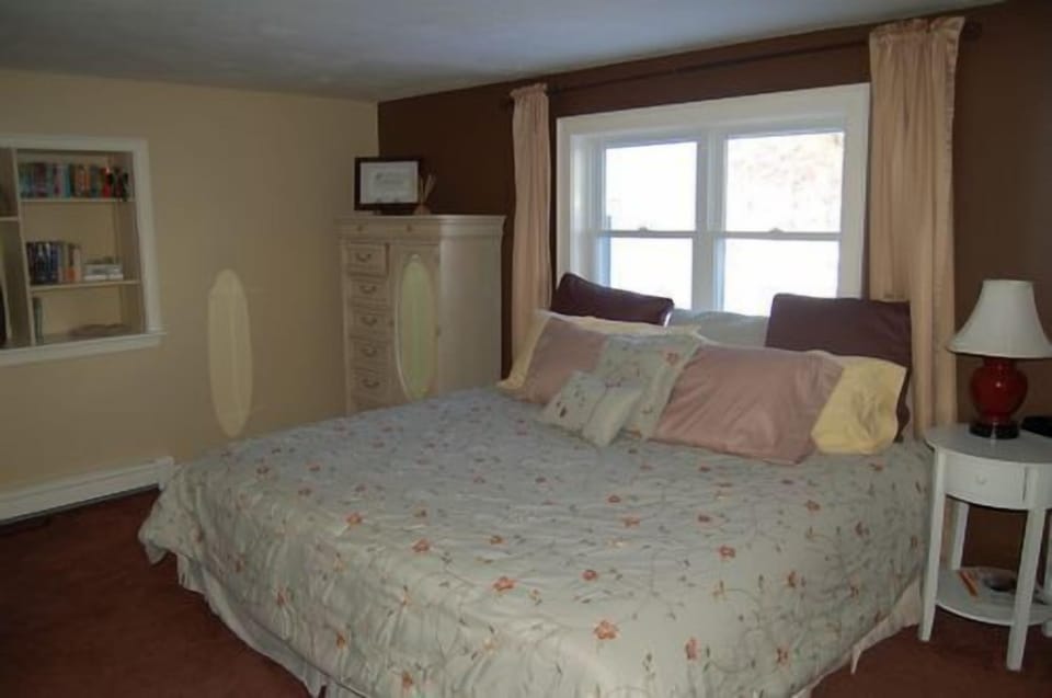 King size bed with bath