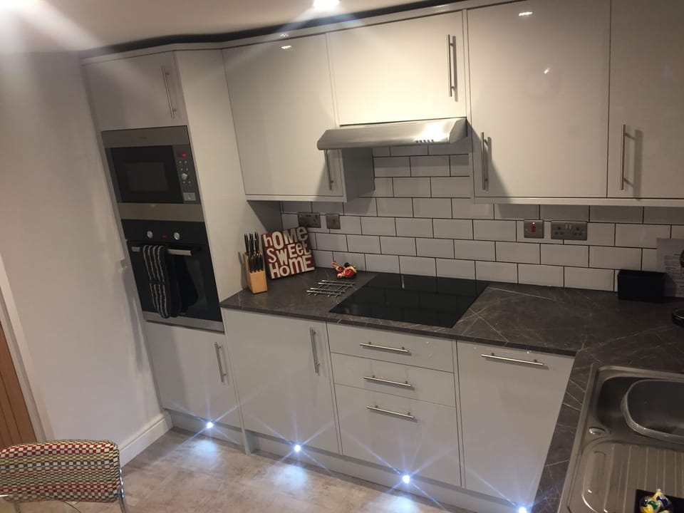 Fully fitted kitchen if you decide to cook or take advantage of Deliveroo