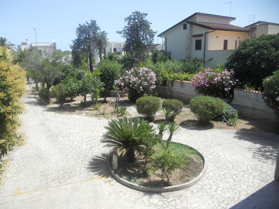 Top view of the area in front of the apartment.