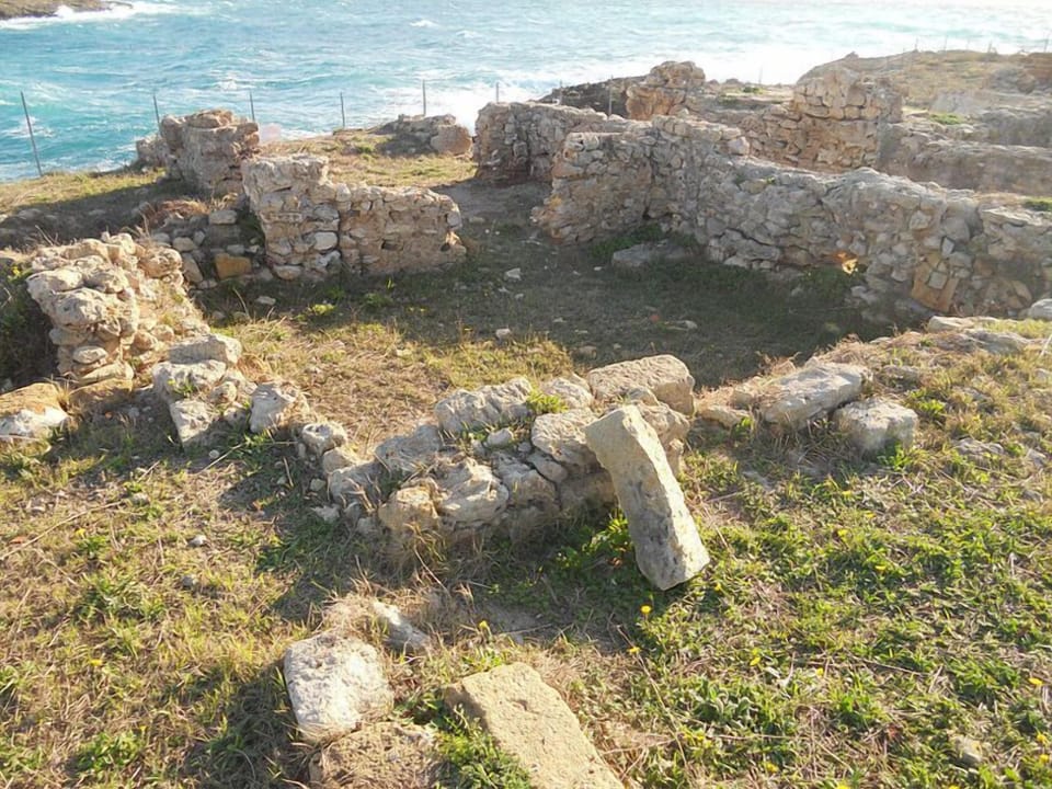 Villa Romana in the Parco Archeologico di Saturo at 5 km from the apartment.