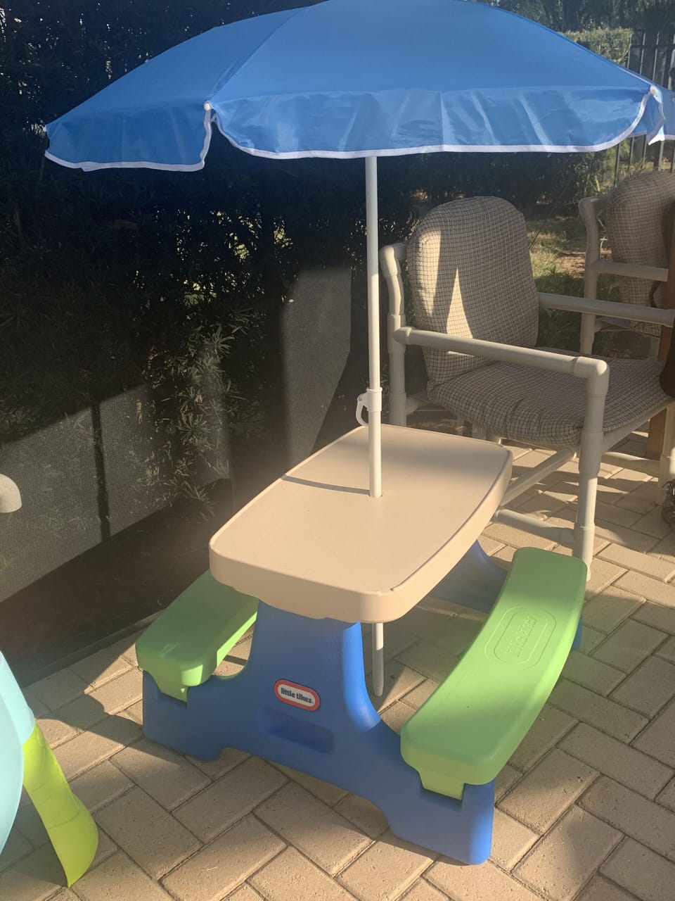 Perfect for outdoor snacks or crafts for the littles.
