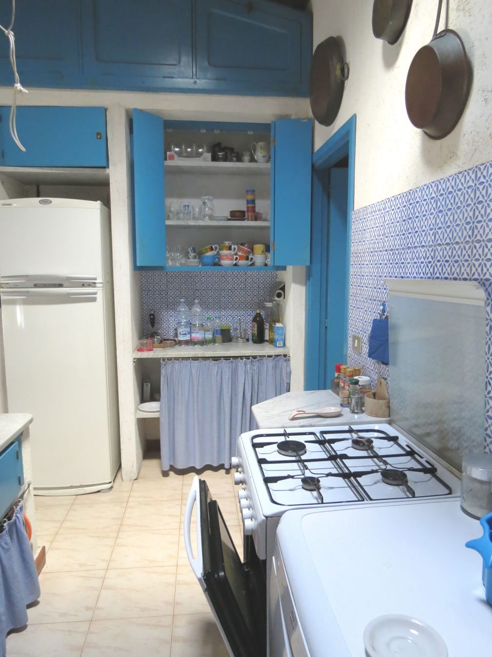 Kitchen and refrigerator with freezer. Pots and dishes for 18 persons 