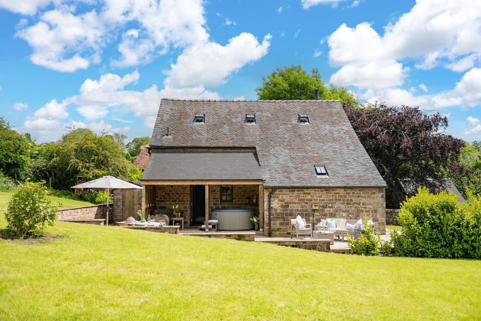 Private secluded garden & patio