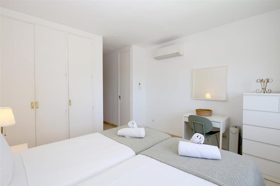 More pictures of the second bedroom with air conditioning