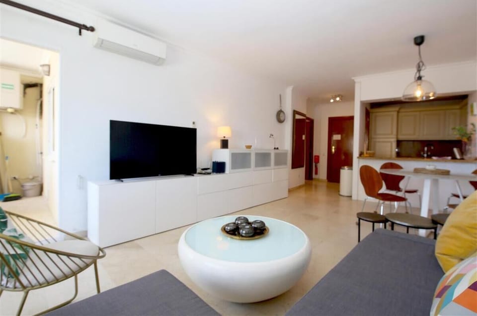 Another picture of the modern lounge from another angle
