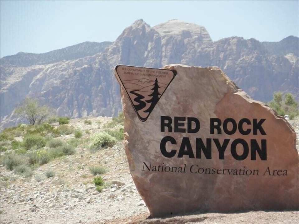 Our condo is located 10 miles from Red Rock Canyon, Wet N Wild and more. 