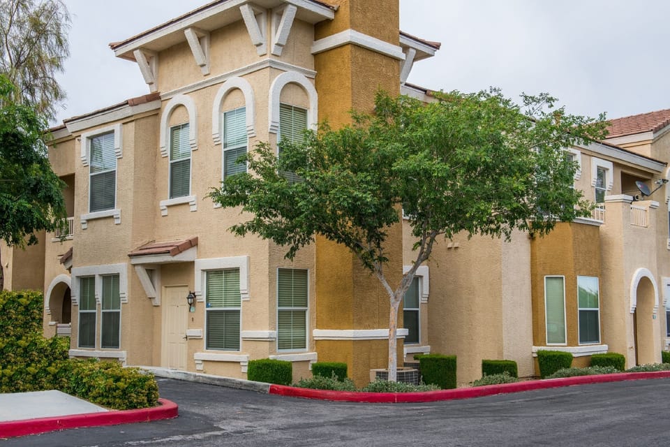 Front entrance of condo downstairs unit, single level, approximately 1,377 sqft
