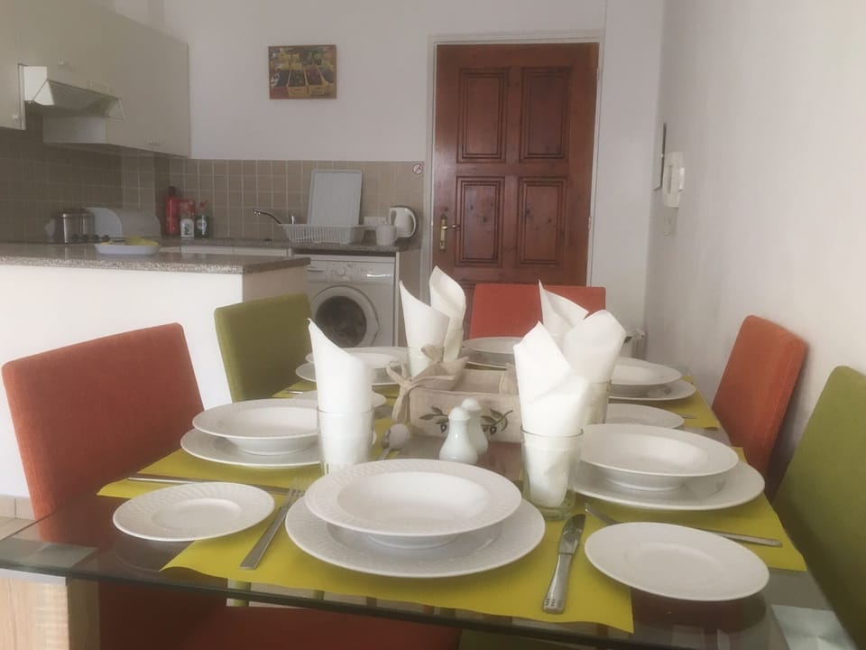 Dining are 