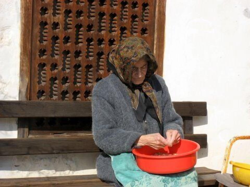 old lady peeing walnuts