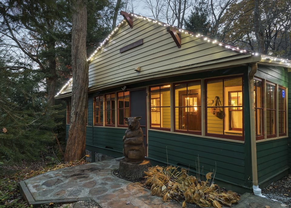 Front Entry to Cottage 